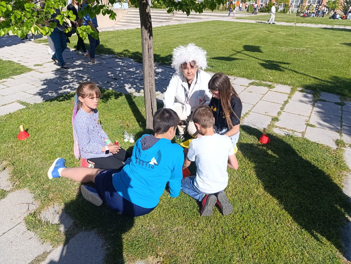 Como no puede ser de otra manera, Villapaz estuvo presente en la jornada de tarde de El Poder de la Lectura con sus talleres y docentes participantes en un día tan especial. Si #zamoralee todos disfrutamos!!