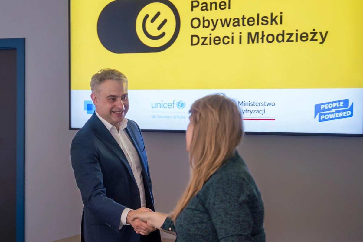 Renata Bem (@renata_bem_ed) on Twitter photo Wicepremier <a href="/KGawkowski/">Krzysztof Gawkowski</a> przyjął rekomendacje #PanelObywatelski Dzieci i Młodzieży dot. ochrony młodych w sieci: kontrola wieku, zakaz patostreamingu, skuteczna reakcja na hejt i oznaczanie fałszywych treści. Panel to inicjatywa Fundacji Pole Dialogu, której współorganizatorem Wicepremier <a href="/KGawkowski/">Krzysztof Gawkowski</a> przyjął rekomendacje #PanelObywatelski Dzieci i Młodzieży dot. ochrony młodych w sieci: kontrola wieku, zakaz patostreamingu, skuteczna reakcja na hejt i oznaczanie fałszywych treści. Panel to inicjatywa Fundacji Pole Dialogu, której współorganizatorem