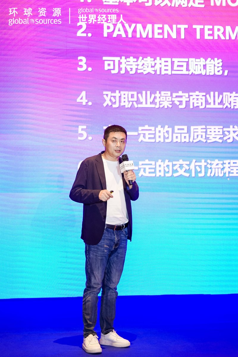WiwuGlobal's tweet photo. 📣 "Good products shouldn't be a luxury." At Global Sources, our founder laid out WiWU’s mission to democratize digital accessories.
#MadeForMobility #WiWU #Anker #TechWithStyle #GlobalBrand #BrandStory #GlobalExpansion #TechDesign #ConsumerElectronics #TechForAll #GlobalTrade https://t.co/isRSQ72vDI