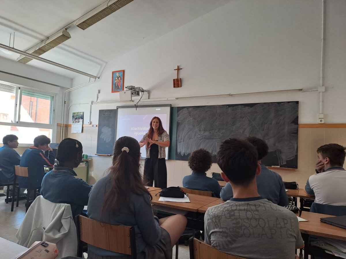 EscolapiosADH's tweet photo. Los alumnos de 3° ESO han recibido un taller sobre afectividad y sexualidad para aprender a detectar relaciones tóxicas y desarrollar herramientas para establecer relaciones sanas, gracias a la colaboración del AMPA. @EA_AMPA https://t.co/LOYzx6UJP7