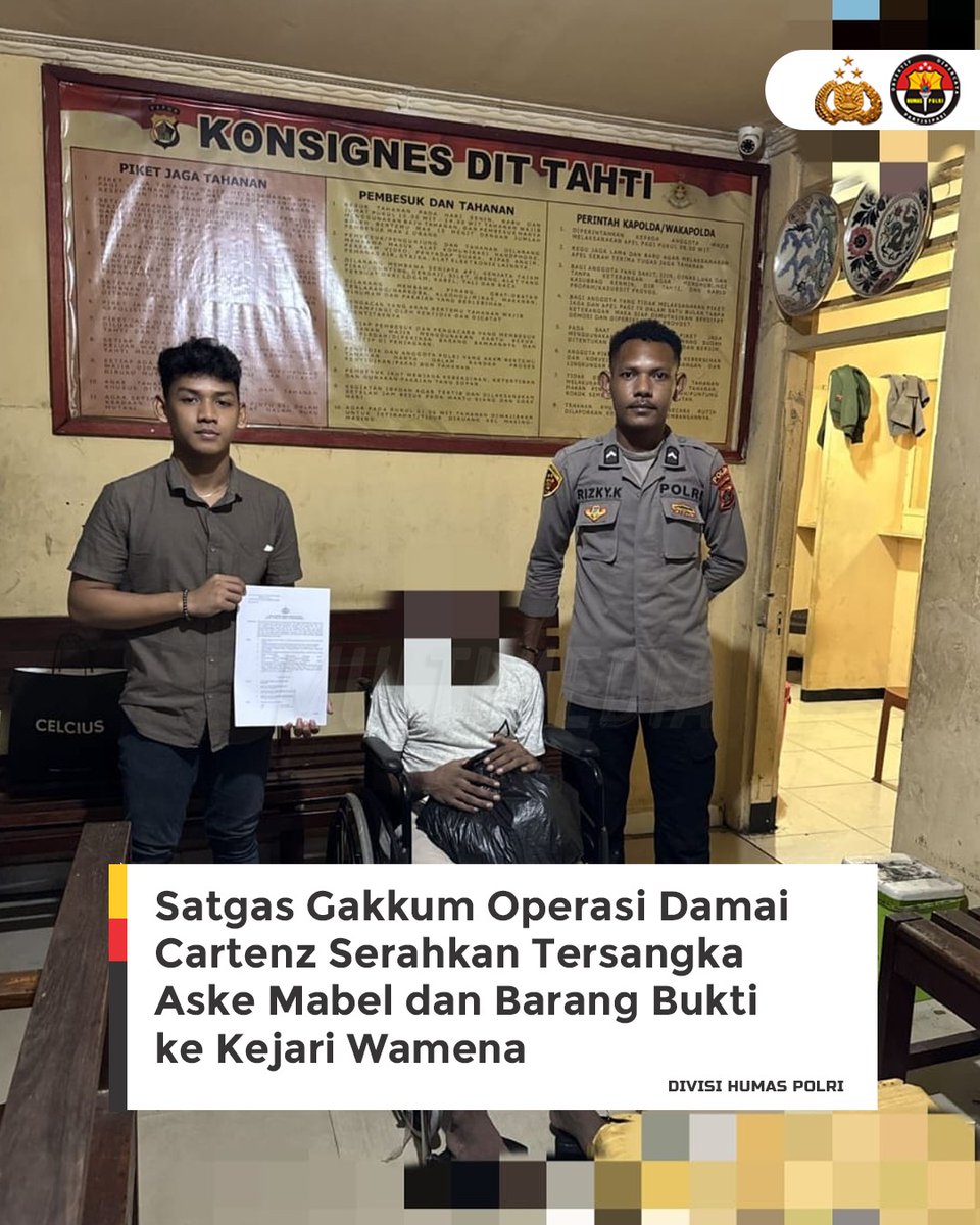 TSiattinge's tweet photo. Satgas Gakkum Operasi Damai Cartenz 2025 resmi menyerahkan tersangka Aske Mabel beserta barang bukti kepada Kejaksaan Negeri Wamena, Rabu (21/5). Tersangka diketahui terlibat kasus pencurian dengan pemberatan dan kepemilikan senjata api ilegal. https://t.co/uYjV6dVk9T