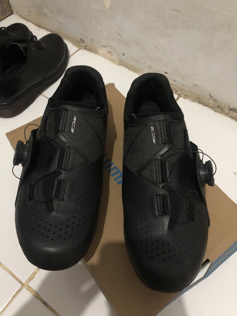 fwidyarsa's tweet photo. for sale #fnfjb 

shimano RC3 black
size 40E / 25.2 cm
include tapal shimano biru (baru diganti)
kondisi 90% boa aman sejahtera
price 700K

cod sidoarjo / rekber tokped

wawancara dulu boleh monggo https://t.co/WLujo2XU7L