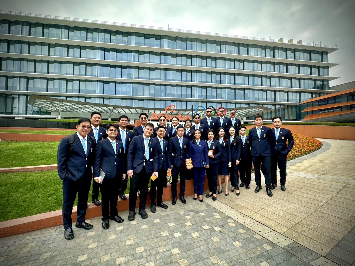 #เกร็ดความรู้จากจีน ... การเดินทางมาหางโจว และได้มาดูงานที่ #Alibaba ครั้งนี้ ถือเป็นประสบการณ์ที่ล้ำค่าอย่างยิ่งสำหรับเนเน่ ได้เรียนรู้เชิงลึกถึงโมเดลการขับเคลื่อนเศรษฐกิจของจีน ผ่านกลุ่มธุรกิจขนาดใหญ่ระดับโลก