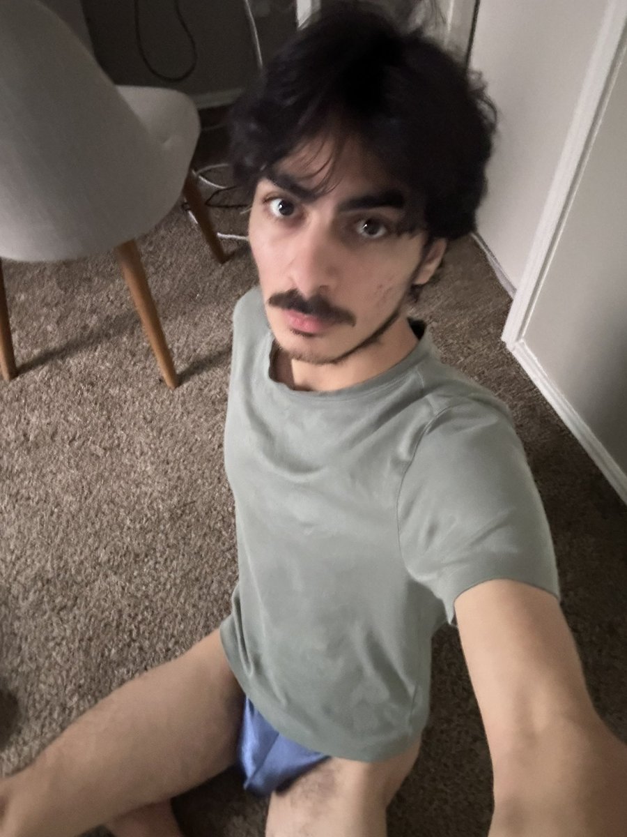 Pompud0's tweet photo. I need a hug 🥺 https://t.co/lQJqbsMhwH