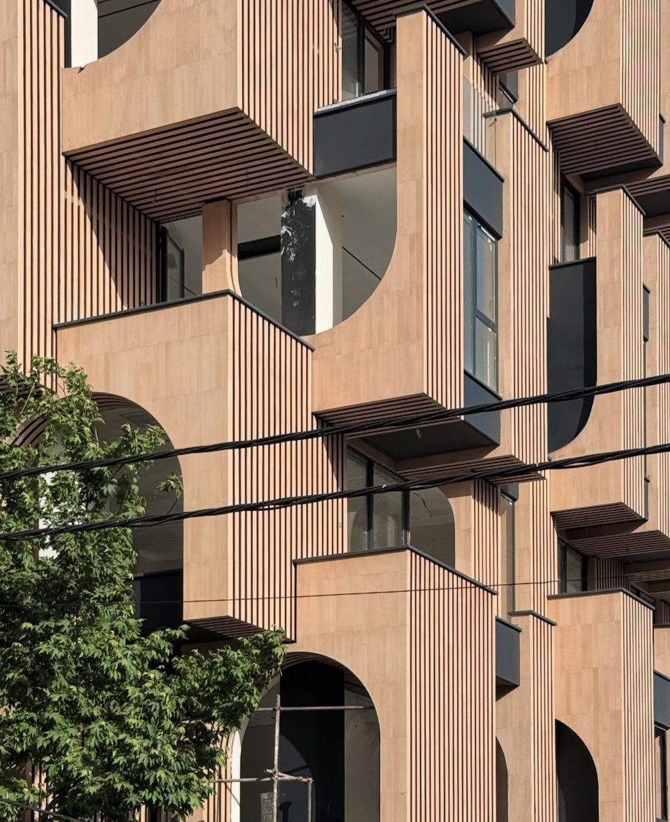 SustainableTall's tweet photo. The detailing of Farshad Mehdizadeh’s Goldstan Residence building in Iran is looking sharp

Left is a construction photo, right is how the whole apartment building will look https://t.co/PLQcfV9rTQ