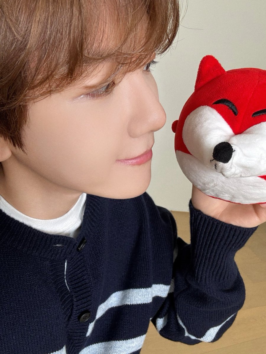 🥰백현 &lt;#아이돌_출근한다 爱豆上班啦&gt; 인터뷰 본편과 여우 인형 셀카가 도착했어요!
TMI 가득한 개인 질문뿐만 아니라 두뇌를 시험하는 게임까지 준비되어 있습니다💗
🐶귀여운 멍멍이 백현이의 애교도 놓치지 마세요~
🔗：youtube.com/watch?v=FIFblg…
#백현 #BAEKHYUN #ベクヒョン #边伯贤