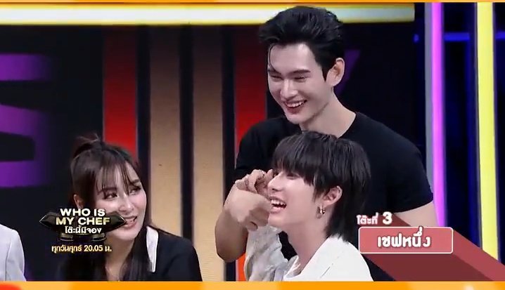 Babe041224's tweet photo. 🐶 :ดูได้นะครับซีเรียล พิษเบ๊บ
Mc :ขายของๆ ใครเป็นพระเอก
😺 :🙋🏻ผมครับ
🐶 :เนี่ยพระเอก ผมผัวพระเอก 5555555555 ขายตรงๆไปเลย คนจะได้ไม่งง5555555555555

#WhoIsMyChef #โต๊ะนี้มีจอง 
#ppoohkt #pavelphoom #poohpavel https://t.co/adTLelimSc
