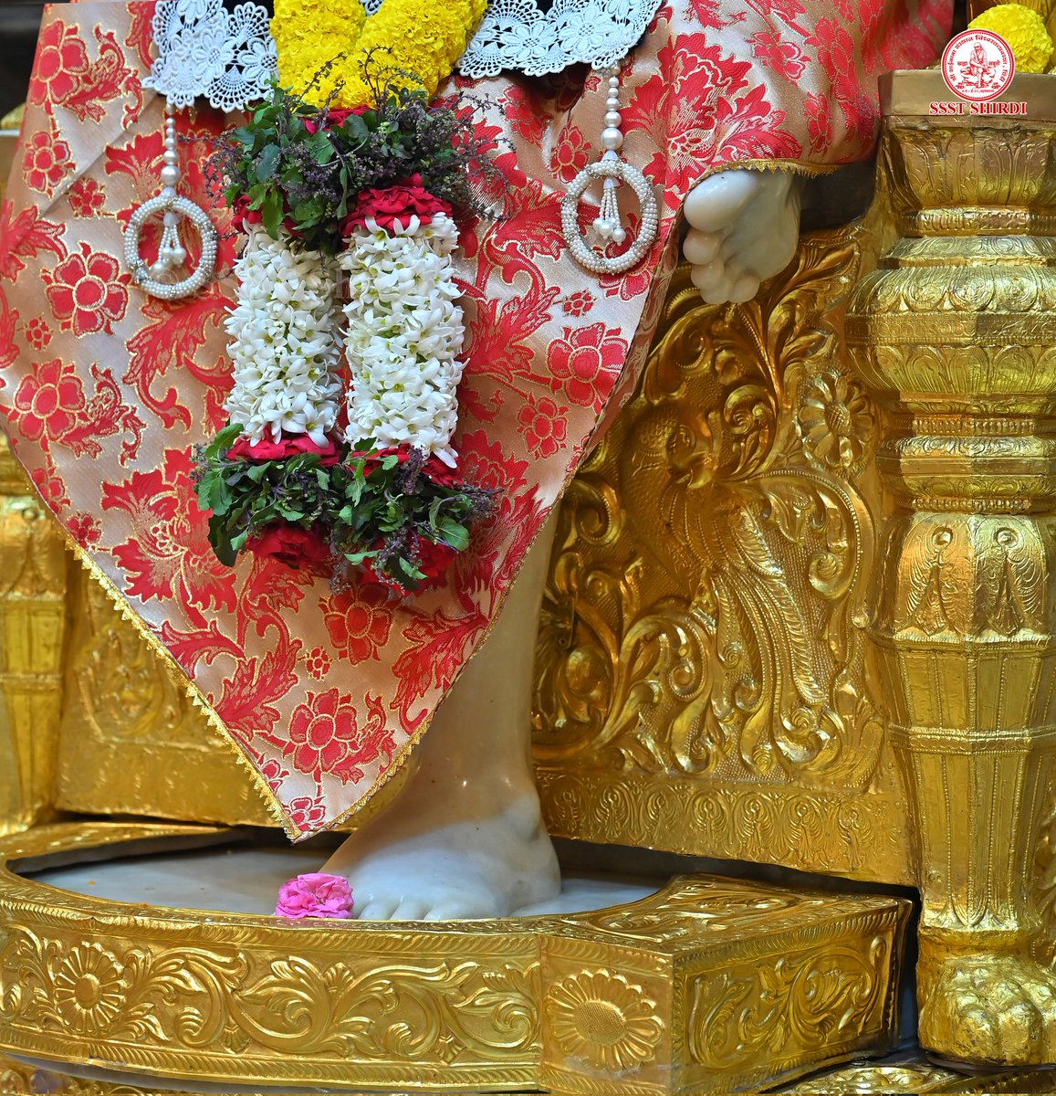 SSSTShirdi's tweet photo. *!! ॐ साई राम !!*
*श्री साईबाबा संस्थान विश्वस्त व्यवस्था,शिर्डी*
*!! ॐ Sai Ram !!*
*Shri Saibaba Sansthan Trust, Shirdi*
≈≈≈≈≈≈≈≈≈≈≈≈≈≈≈≈≈ *आरती :-माध्यान्ह आरती* 
 *शुक्रवार २३ मे २०२५*   
*Aarti :-Madhyan Aarti*
*Friday 23 May 2025* https://t.co/R8NbYiJ239