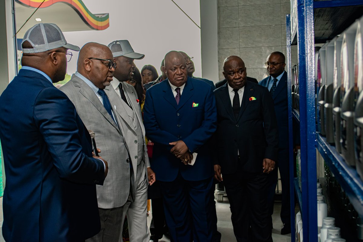 SnpcGroupe's tweet image. Le Groupe SNPC renforce son réseau de distribution énergétique auprès du grand public ! ⛽️🇨🇬 

La SNPC Distribution a inauguré aujourd’hui une nouvelle station-service au cœur de la capitale, en présence de SEM le Ministre des Hydrocarbures @Bjritoua_cg, du Directeur Général de…