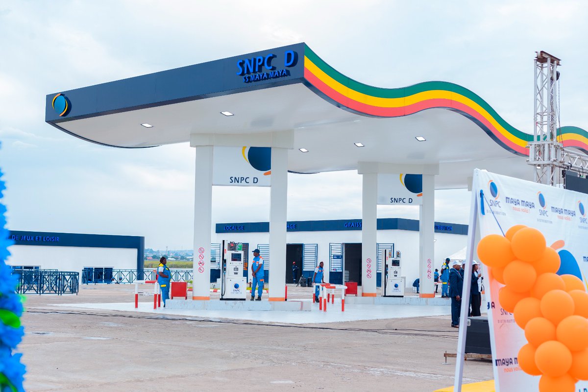SnpcGroupe's tweet image. Le Groupe SNPC renforce son réseau de distribution énergétique auprès du grand public ! ⛽️🇨🇬 

La SNPC Distribution a inauguré aujourd’hui une nouvelle station-service au cœur de la capitale, en présence de SEM le Ministre des Hydrocarbures @Bjritoua_cg, du Directeur Général de…