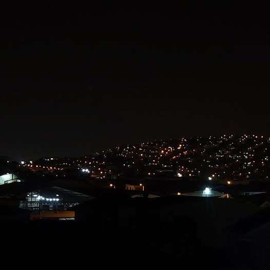 JonathanPalmaL's tweet image. El cerro de #Mapasingue parece #Petare. Desde las 22:00 se escuchan disparos.

#Guayaquil #Ecuador