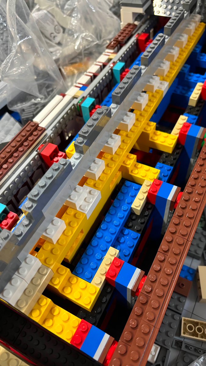 五月祭東大レゴ部展示
今週末は五月祭です！
両日ともに9:00-18:00、本郷キャンパス工学部3号館3階321・322教室にてお待ちしております！

#東大レゴ部
#五月祭2025 
#第98回五月祭