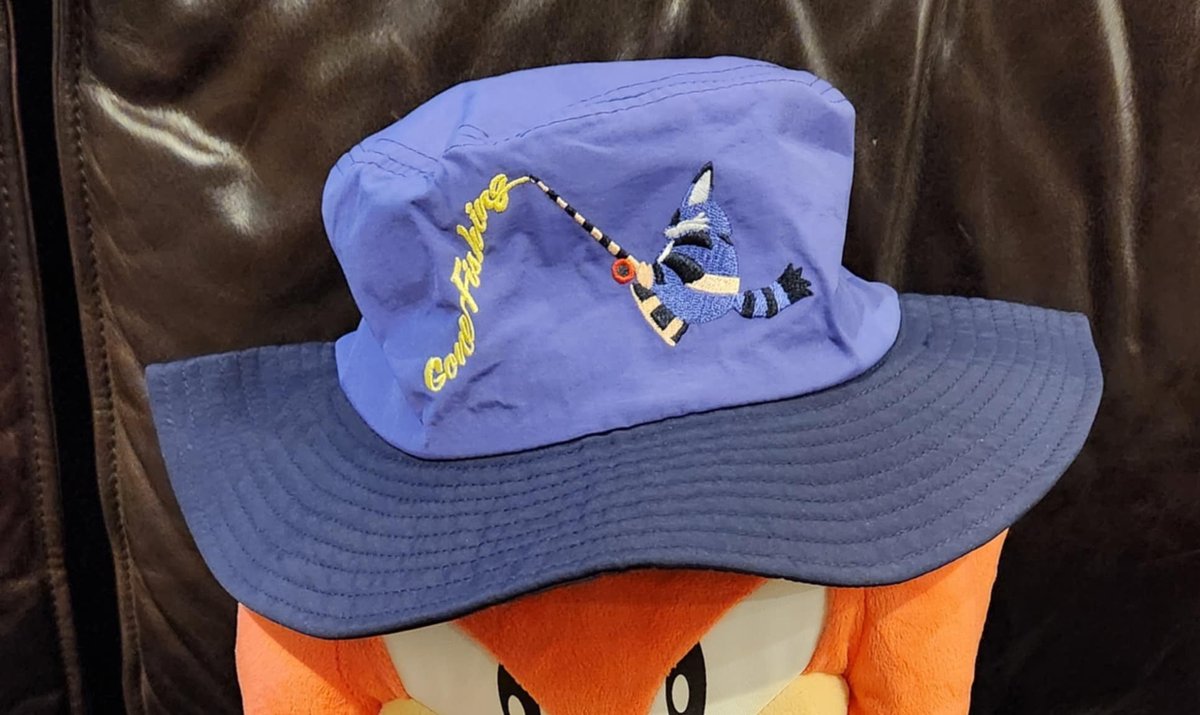 Illyria13's tweet image. It's the Big the Cat fishing hat! As modelled by Mr Knuckles here...
#SonicTheHedgehog #BigTheCat #LimitedRunGames @LimitedRunGames