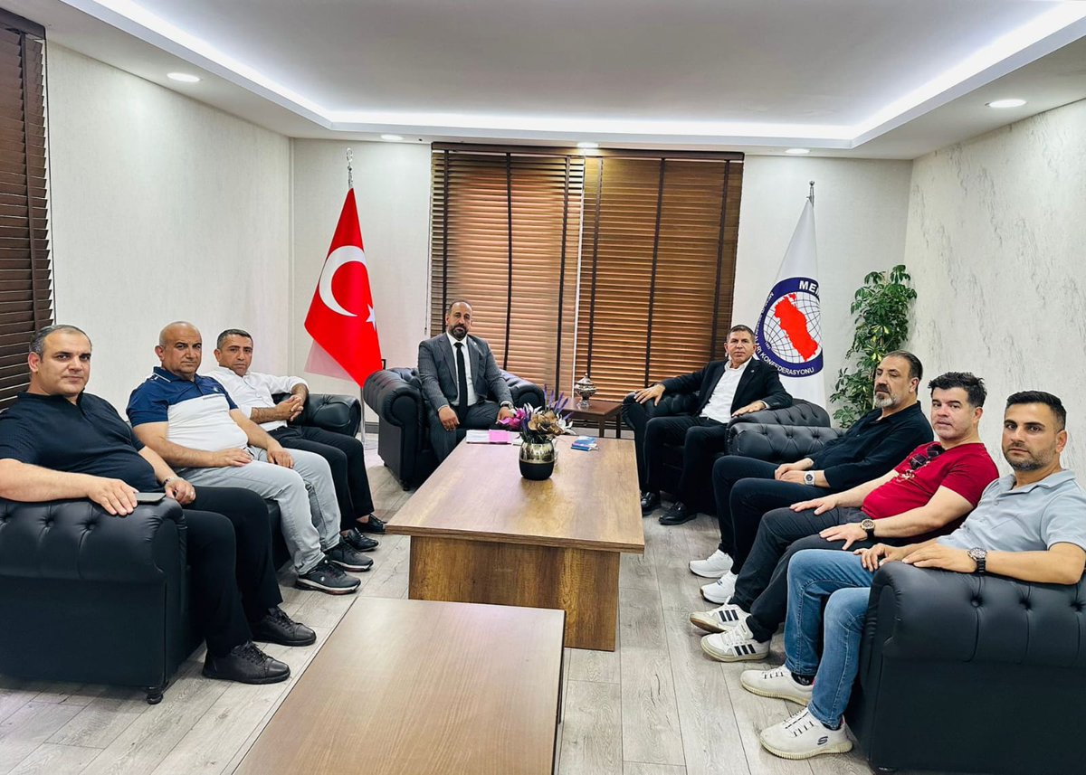 Merkez 📍Sur ilçemizde büyük emek ve gayret ortaya koyan, ayrım gözetmeden herkesi kucaklayan, önce gönülleri sonra yetkiyi kuşanan, sabır azim ve inançla başaran Sur yönetimimizi İlçe başkanımız Mustafa BOZKUŞ’un şahsında emek veren tüm kardeşlerimizi yürekten kutluyor, her