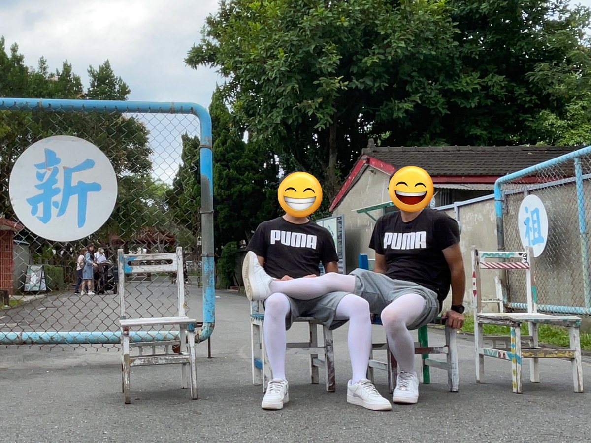 沒想到會在電梯裡被搭話  內容大概是說這樣穿很好看 穿的是絲襪或褲襪嗎？最後一句著實被嚇到了！最後一句話是我能摸一下嗎😳😳
#絲襪 #褲襪 #白褲襪 #褲襪愛好者 #男生穿褲襪 #mantyhoseinpublic #maninpantyhose #pantyhose #whitepantyhose #mantyhose #stockings #tight