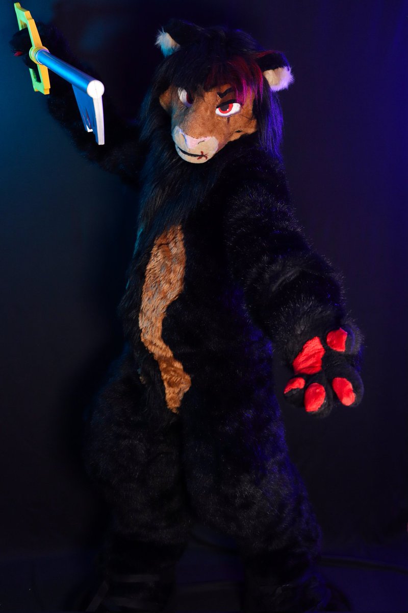 GIVE ME STRENGTH #FursuitFriday

📸 : <a href="/Pundazebra/">Punda</a>