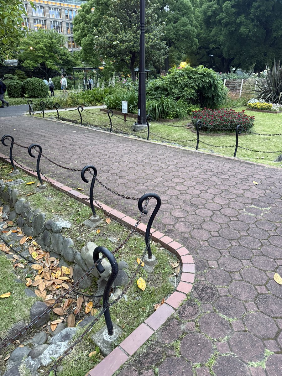 選ばれたのは散歩でした

これでよく公安が

わにぃ………