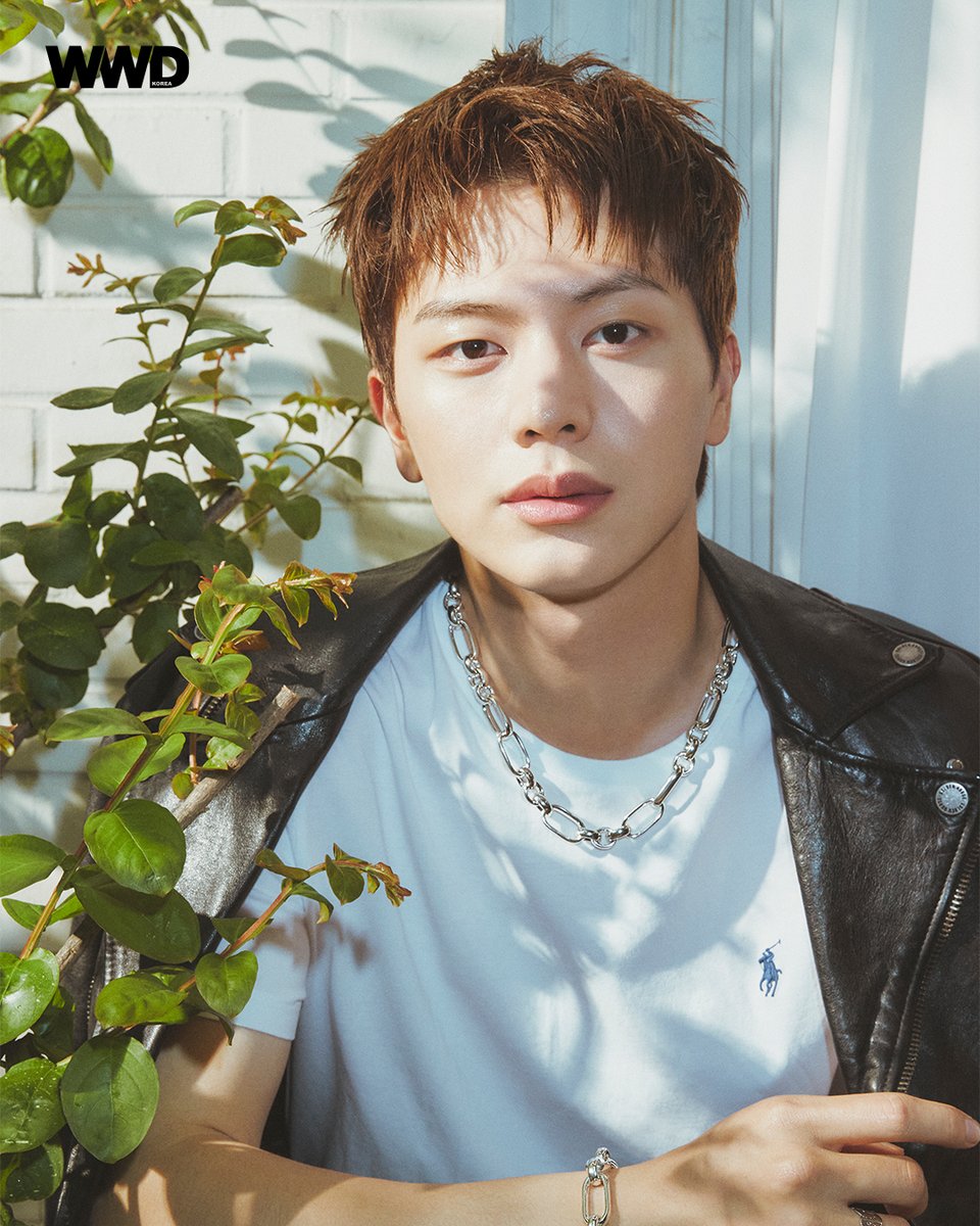 wwdkorea's tweet image. #YOOKSUNGJAE #육성재
드라마 &lt;귀궁&gt;에서 활약 중인 배우 육성재(@yook_can_do_it)는 빠르게 흐르는 시간 속에서도 현재에 충실하며, 자신만의 속도로 묵묵히 나아갑니다. 초여름 햇살이 머무는 고요한 공간에서 지금의 그를 온전히 담아낸 화보와 인터뷰를 WWD 6월호에서 확인해보세요.