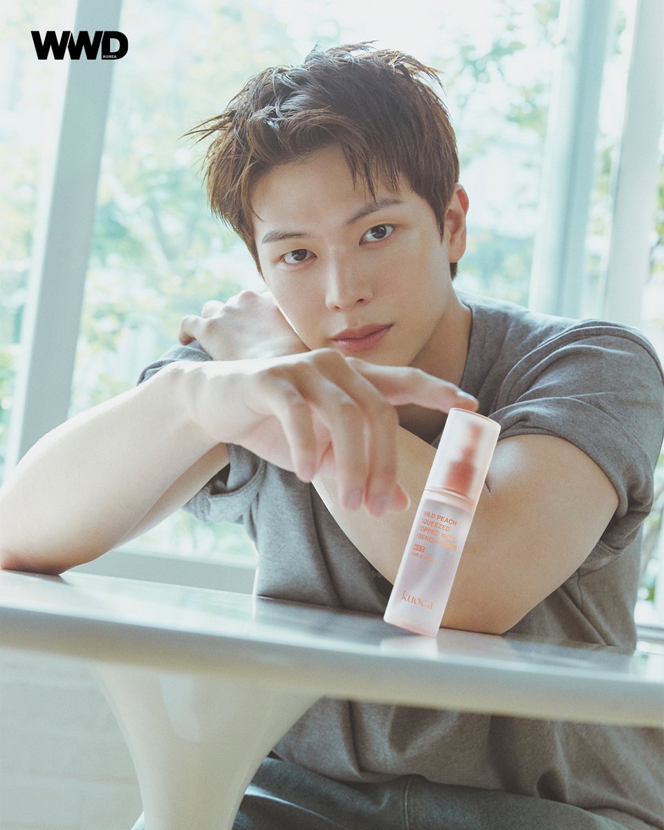 wwdkorea's tweet image. #YOOKSUNGJAE #육성재
드라마 &lt;귀궁&gt;에서 활약 중인 배우 육성재(@yook_can_do_it)는 빠르게 흐르는 시간 속에서도 현재에 충실하며, 자신만의 속도로 묵묵히 나아갑니다. 초여름 햇살이 머무는 고요한 공간에서 지금의 그를 온전히 담아낸 화보와 인터뷰를 WWD 6월호에서 확인해보세요.