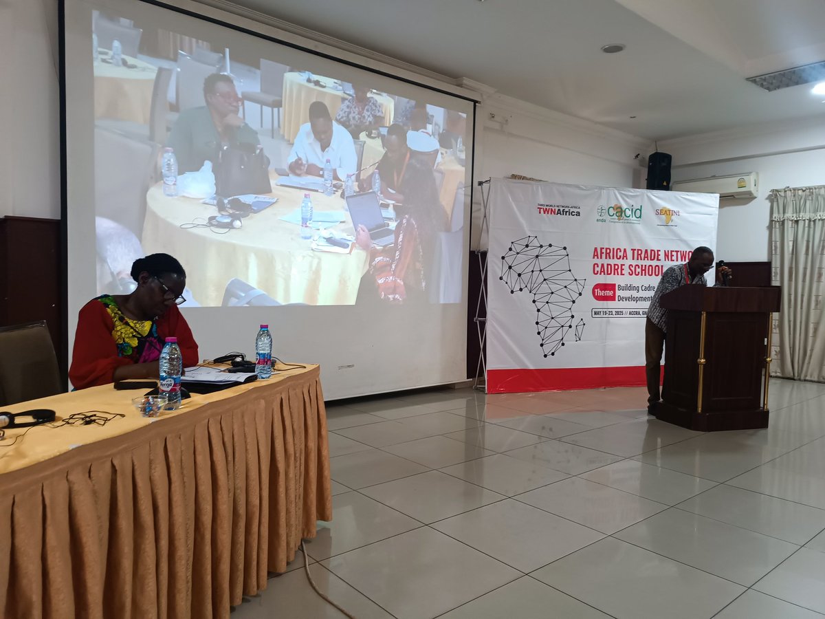 Jour. 5 
Début de formation. Session d'échange interactif sur l'impact du commerce international sur les groupes sociaux bénéficiaires.