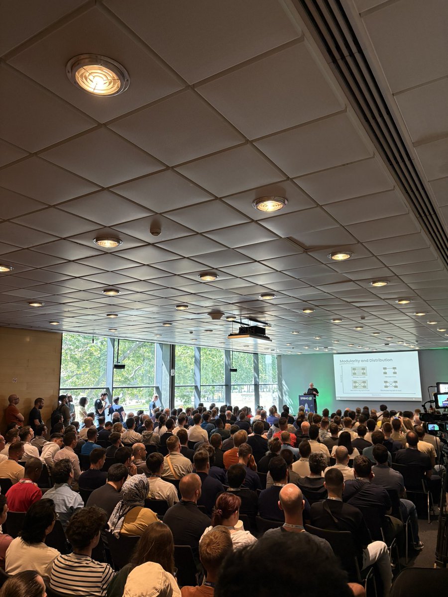 ricardohsmello's tweet image. @simas_ch’s session: ‘Say Goodbye to Microservices, Say Hello to Self-Contained Systems’. Always great insights!!

#springio25