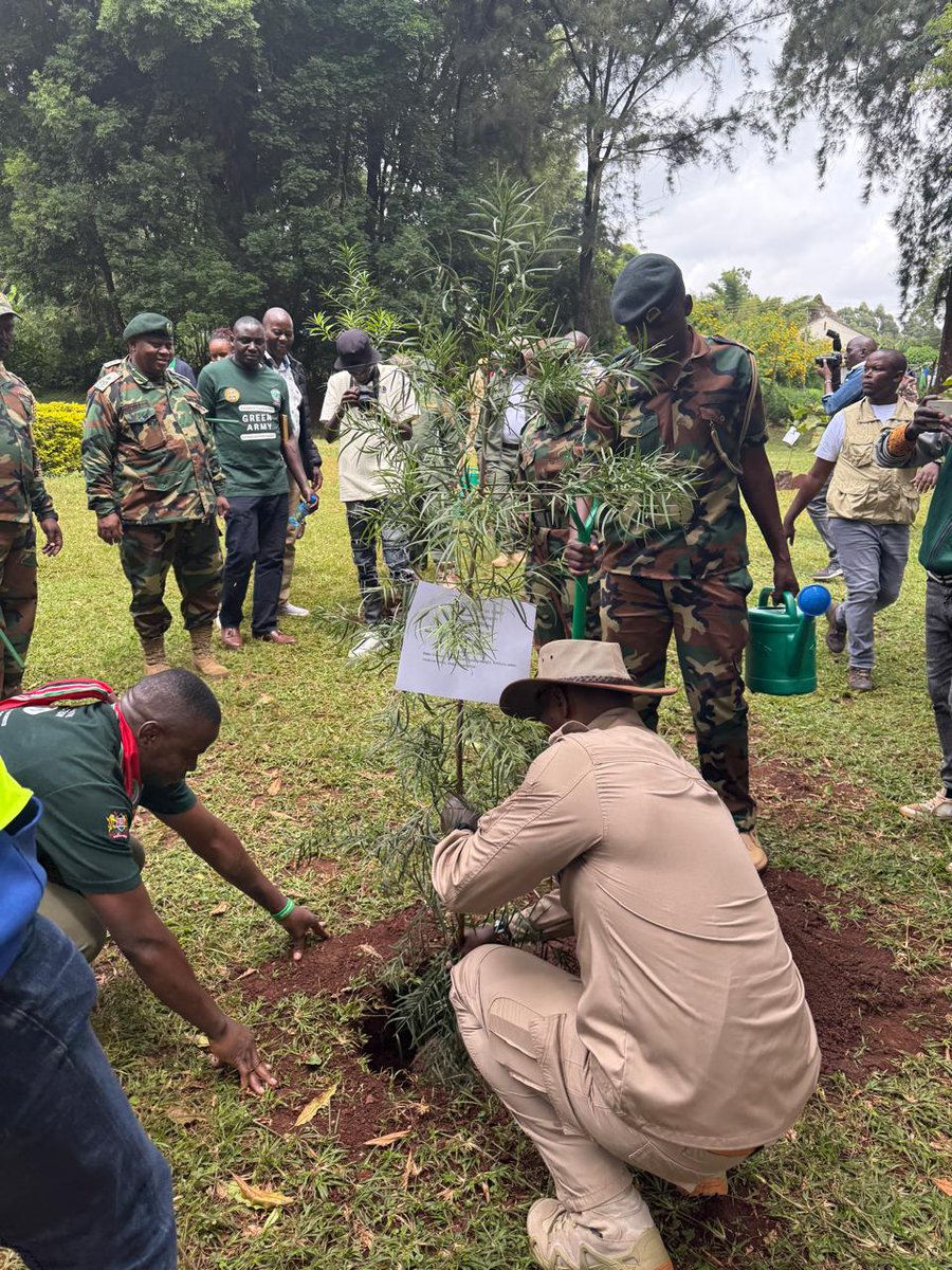 ArmyKenya70685's tweet photo. On 10th May, the Green Army Movement mobilised across the country with the ambitious target of planting trees to reach one billion.
#GoGreenWithUs
#MitiNiMaisha
#youthclimateworx
#GreenGeneration
#ClimateActionKenya#MitiNiMaisha https://t.co/CqTQCNIXWm