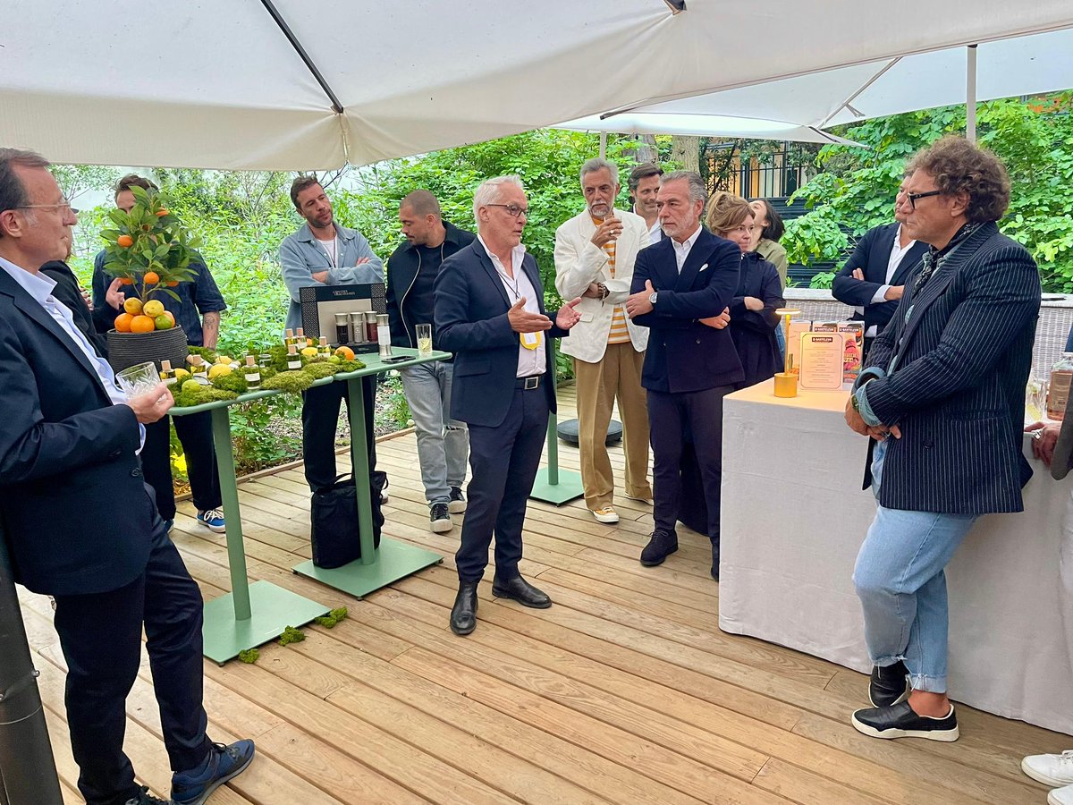 Merci au collectif @whybold_fr pour l’événement Hors les Murs. L’occasion de rappeler nos combats :
• Stop à l’ultra fast fashion
• Réguler soldes &amp; promos
• Défendre un Made in Europe accessible
Fédérer la mode indépendante : vital aujourd’hui <a href="/Fed_Habillement/">Fédération Nationale de l'Habillement</a>