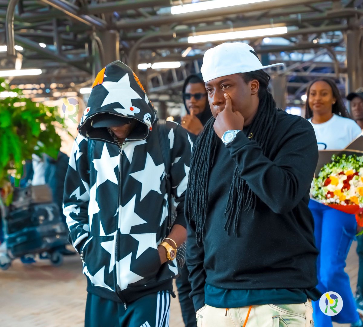 Dr Jose Chameleone has arrived at Kigali International Airport early this morning ahead of his show this sunday in Kigali Universe.👀

#IntarumikwaNews
