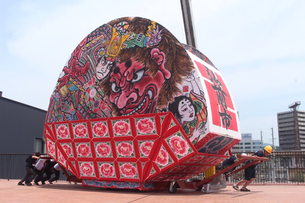 プロムナードの上に青森県弘前市の「ねぷた」が展示されています！大