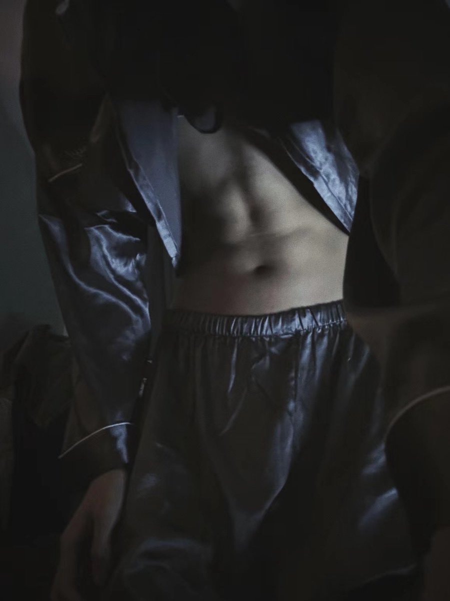 #4i #iiii #男m #四爱 下雨天就适合在家睡觉