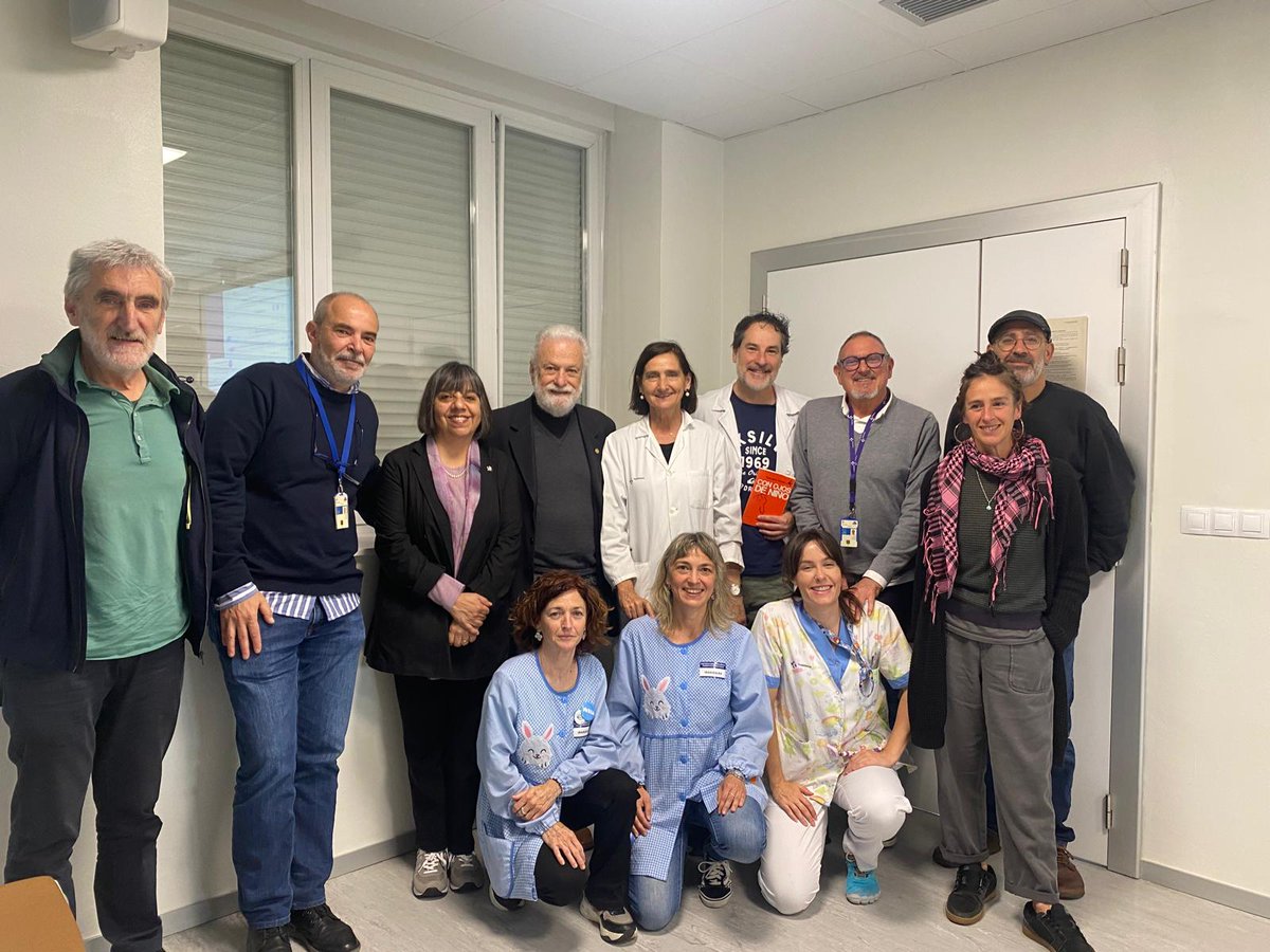 OSI EEC - Hospital Universitario Cruces (@osieecruces) on Twitter photo 👉El servicio de Pediatría ha recibido la visita del reconocido pedagogo e investigador italiano Francesco Tonucci, que ha ofrecido una ponencia sobre su innovador proyecto internacional «La Ciudad de los Niños».
<a href="/osakidetzaEJGV/">Osakidetza</a> <a href="/ApsTonucci/">APS Francesco Tonucci</a>
🔗 osieec.osakidetza.eus/.../el-prestig… 👉El servicio de Pediatría ha recibido la visita del reconocido pedagogo e investigador italiano Francesco Tonucci, que ha ofrecido una ponencia sobre su innovador proyecto internacional «La Ciudad de los Niños».
<a href="/osakidetzaEJGV/">Osakidetza</a> <a href="/ApsTonucci/">APS Francesco Tonucci</a>
🔗 osieec.osakidetza.eus/.../el-prestig…