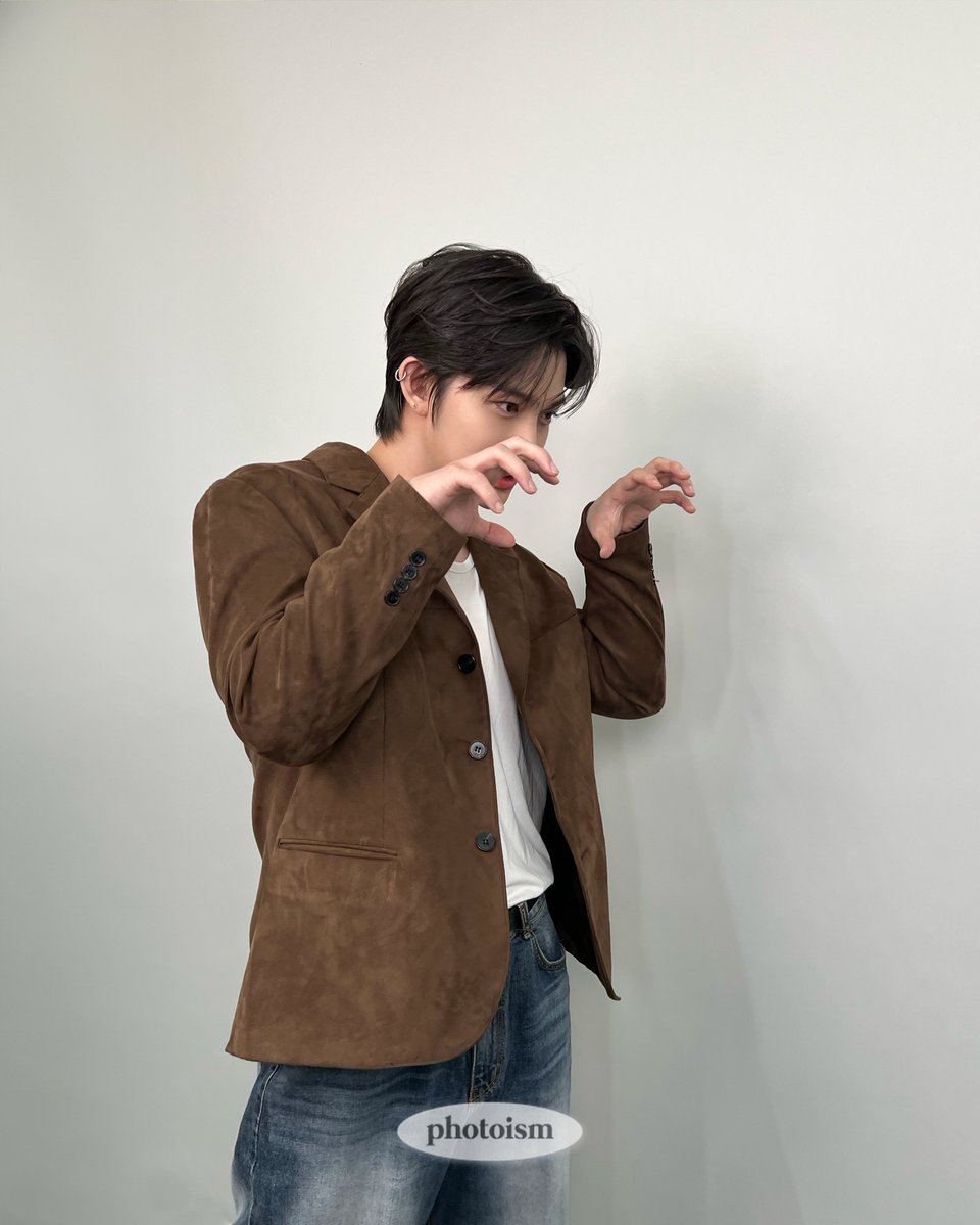 PHOTOISM X BAE JIN YOUNG

어제 배진영 카페에 갔습니다
배진영 카페가 열린 건 아니구요
그냥 카페에서 배진영 생각을 했습니다
사실 카페에 간 건 아니구요
그냥 집에서 커피를 마셨습니다
사실 커피도 안 마셨습니다

🤍🤎 그냥 배진영 사랑해 상태입니다 🤎🤍

#포토이즘 #배진영

ONLY IN