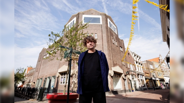 Magische natuurverschijnselen in voormalige bioscoop Monopole – eerste expositie -  rodi.nl/schiedam/l/447…