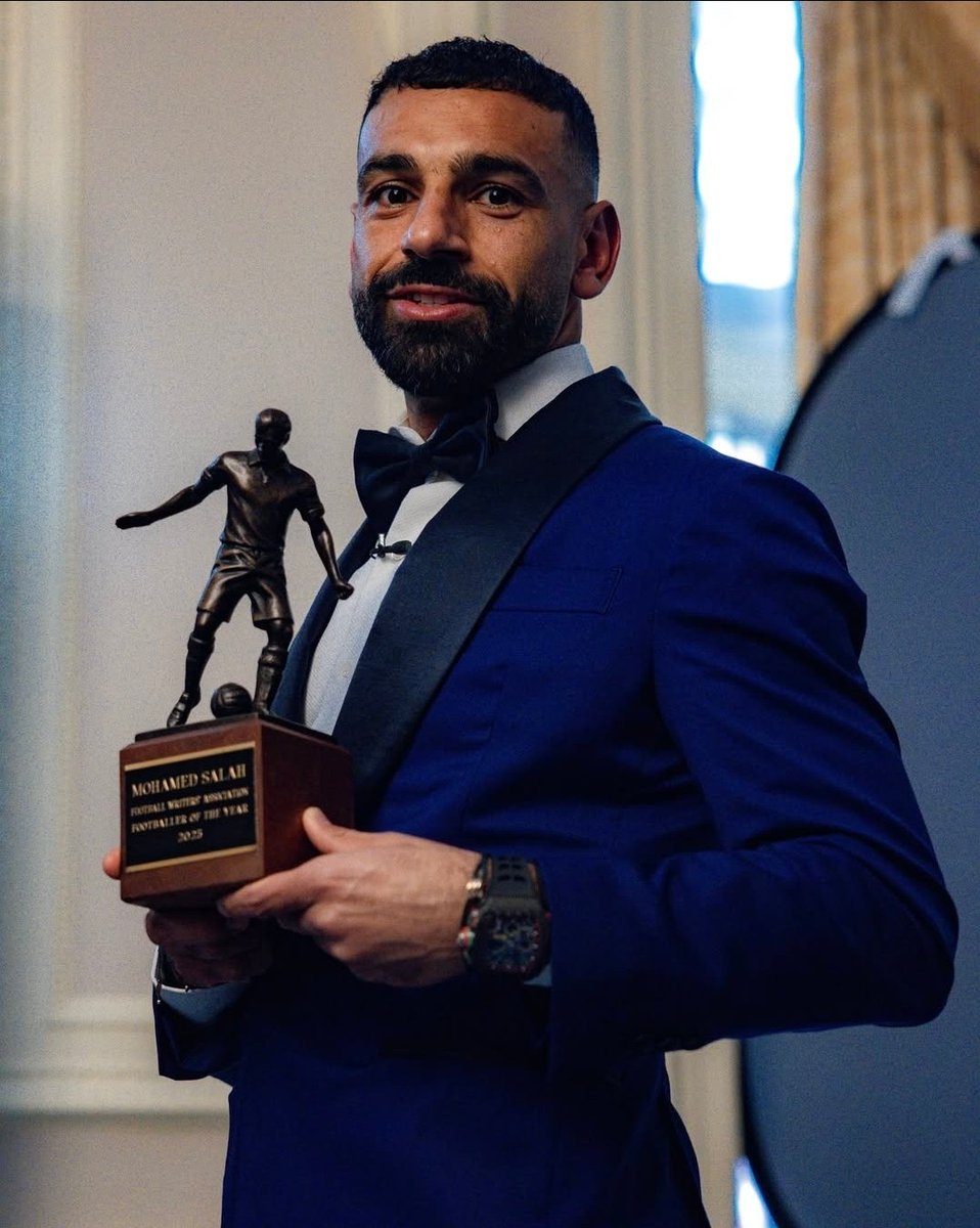 PoojaMedia's tweet photo. Salah has started raking in awards. 

The football writers' award for the best player in the Premier League. https://t.co/BvM3NPNVNy