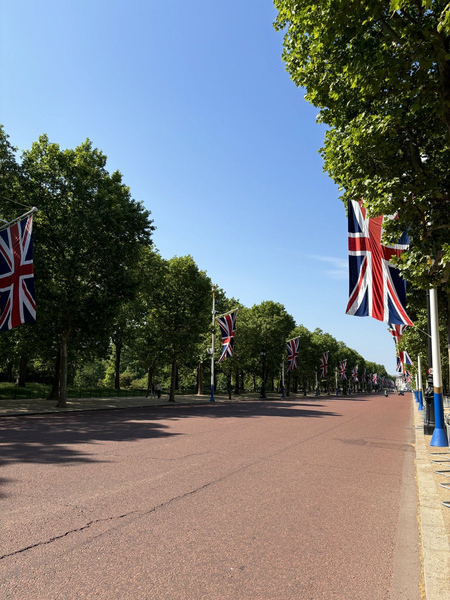Last week I had the chance to present a pilot study on detecting #pollinators through #eDNA at the UKDNA Working Group Conference 2025 in London. Early days but keen to explore the next steps. 🐝🧬
