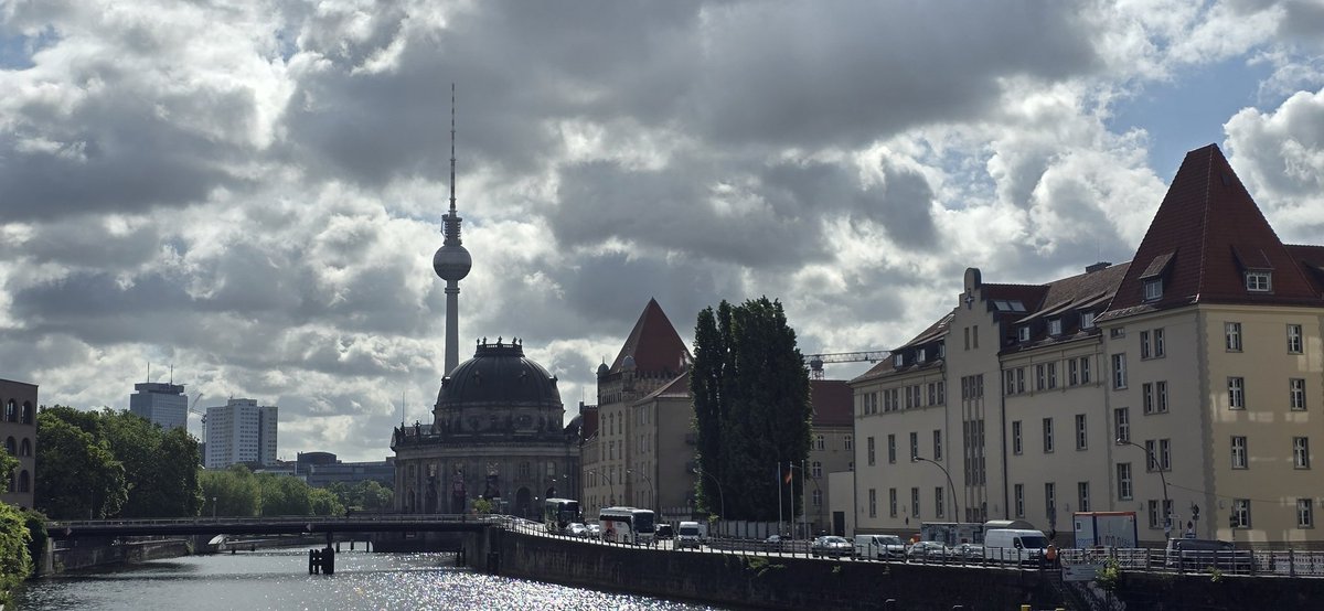 weakmath's tweet image. Good #Morning #Berlin