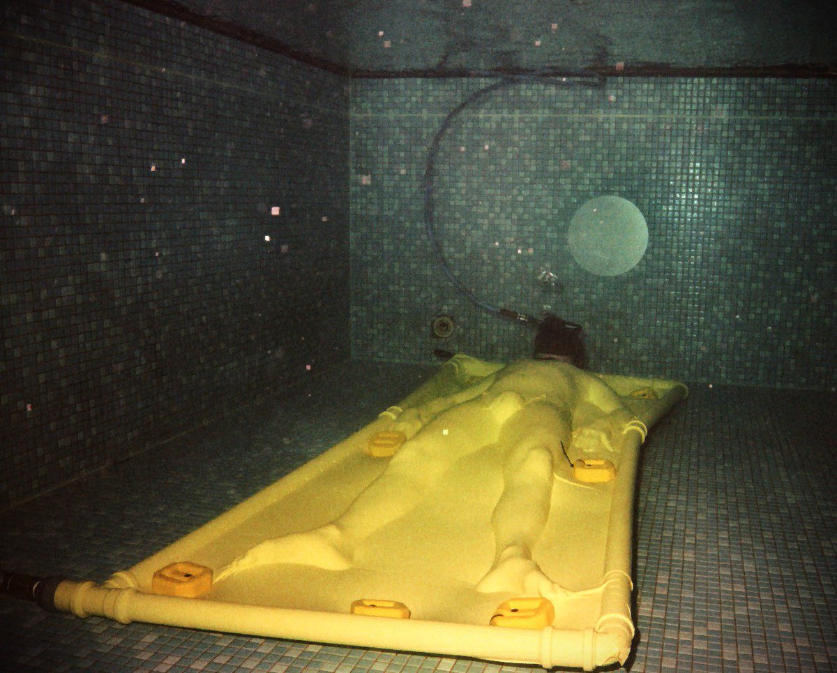 This year at EFM we did another underwater scene. 
This time i stuffed <a href="/Bedela92/">Pup Bo🔜</a> in my vacrack and sunk him to the bottom of the pool. 
This was very fun to try and lovely to see physics do the work.