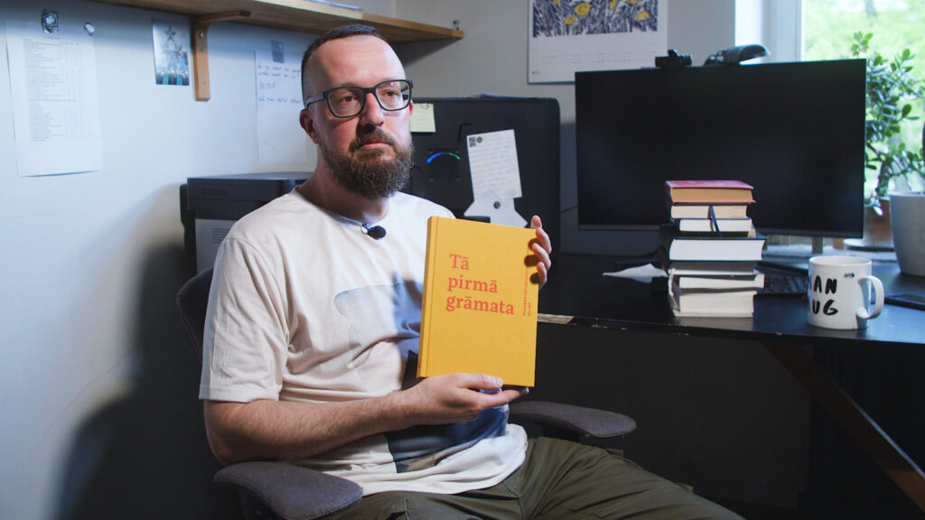 LU LFMI kultūras pētnieks, filozofs Toms Ķencis <a href="/PunctumMagazine/">Žurnāls Punctum</a> stāsta par grāmatām, kas mainījušas viņa dzīvi, kā arī skatījumu uz valodu, kādā būtu jāraksta pētniekam.

Pieejams: punctummagazine.lv/2025/05/23/sar…