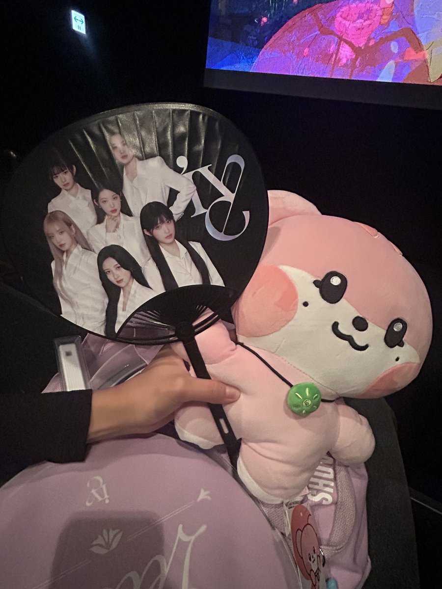 d0h_nj's tweet photo. 2回目!
うちわ手に入れてきた！うちわは普通のより小さいからscoutのうちわの裏に入れた笑 https://t.co/Cdl9y8SHHK