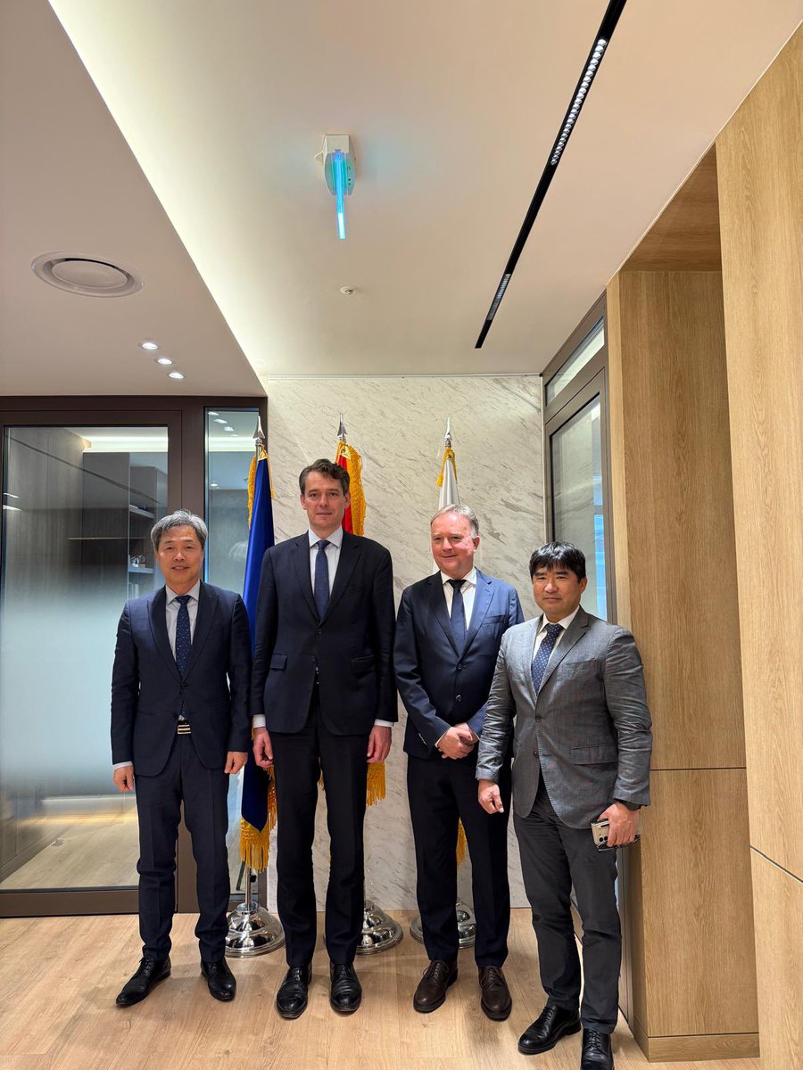 LUinSeoul's tweet photo. Ambassador @JacquesFlies met with 
@iee_sensing CEO @paul_schockmel and his 🇰🇷 team to exchange on IEE’s business with #Korea and globally. #IEE is a world leader from #Luxembourg developing innovative #sensors that help people’s lives. #innovation #madeinluxembourg #automotive https://t.co/EHqfXQjkV8