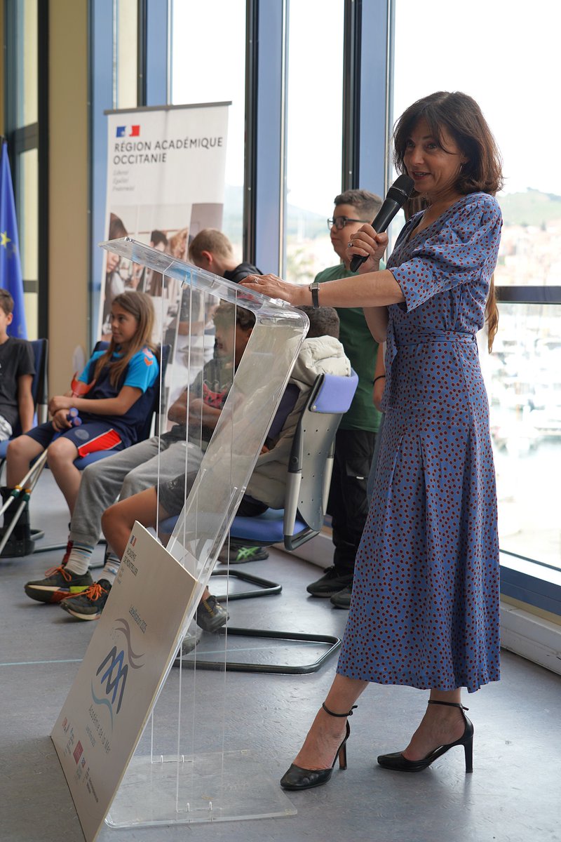 acmontpellier's tweet photo. Félicitations à la 1ère promotion de 24 établissements scolaires des #PyrénéesOrientales à qui @CDrucker_Godard remet les labels "Académie de la mer" à une au sein de l'@OOBanyuls !✅Projet fédérateur qui rassemble près de 50 000 élèves &amp; 5 000  personnels de 118 établissements ! https://t.co/WNpGeo9cbo