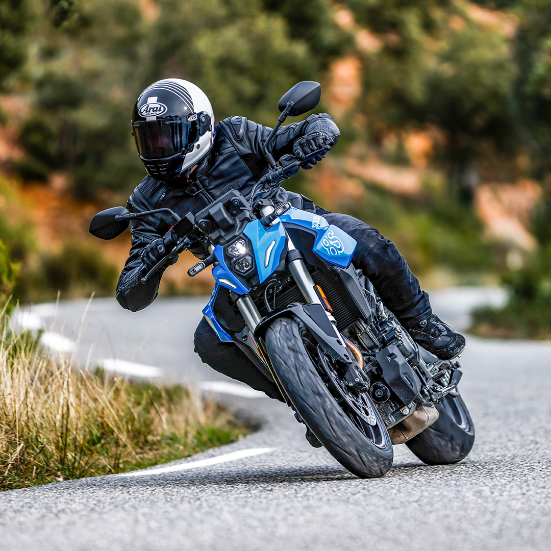 Where else would you rather spend a Friday than out on our award-winning GSX-8S?

#FridayFeeling #GSX8S #SuzukiBikes