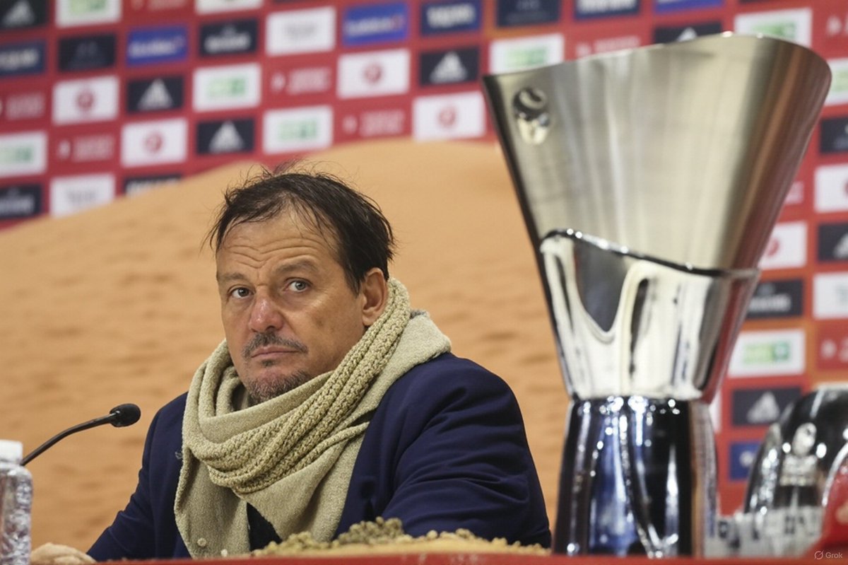 DOŠAO JE I TAJ DAN - EUROLIGAŠKA KARAVANA STIGLA JE NA PARTI  U ABU DHABI

17:00 Fenerbahče vs Panathinaikos
20:00 Olympiacos vs Monaco

Nedjelja

19:00 finale

Ko uzima petrotitulu po vašem neskromnom mišljenju?