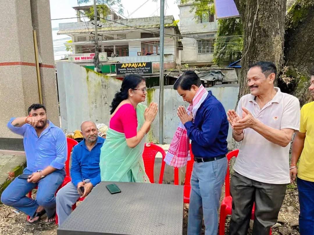 mrigen_sarania's tweet photo. Laying the foundation stone for High Mast Light in #Ward29, Central Guwahati, with @gmc_guwahati funds.
Progressing towards a brighter future for our city!
#GuwahatiDevelopment #GMC #HimantaBiswaSarma #mrigensarania https://t.co/PYahFCn5rf