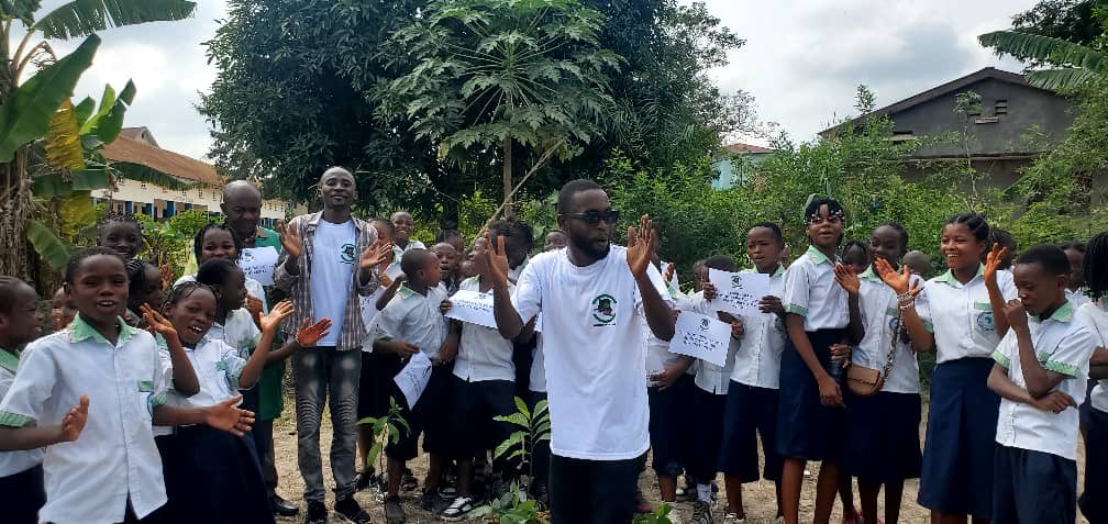 Amini16's tweet image. Yesterday in Kisangani, we celebrated #BiodiversityDay with tree planting & school outreach.
Each tree = hope for our ecosystems.
Each student = a future guardian of nature.
Conservation must be inclusive, practical & rooted in community.
#ConservCongo #ActForNature