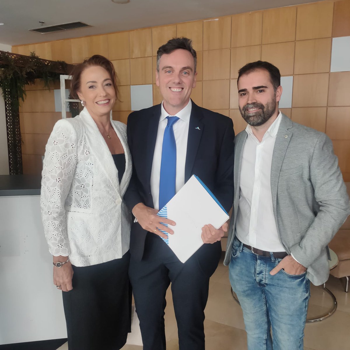adepro_romica's tweet photo. Los técnicos de #ADEPRO acompañaron ayer a nuestros compañeros de @AdecaCampollano en la clausura de su Asamblea General.
#SomosRomica #FuerzaIndustrial https://t.co/RAT49xMqgw