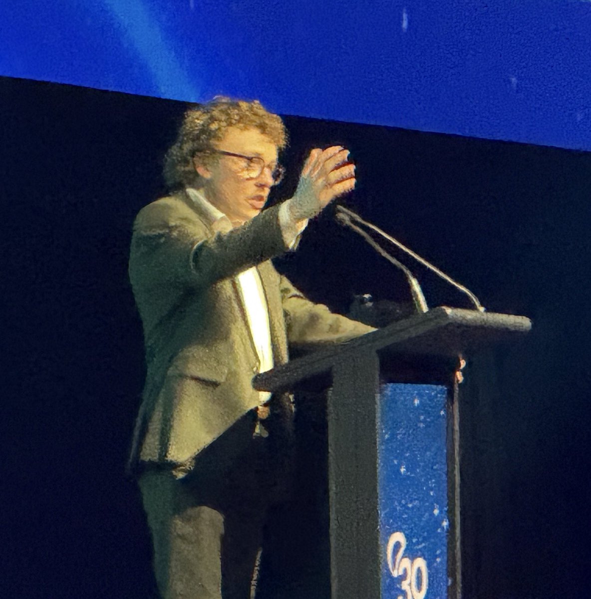 Congratulations NZ Hi-Tech Award winner Luke Campbell @lykechch of <a href="/Vxtapp/">VXT</a> … just announced as the <a href="/Xero/">Xero</a> Hi-Tech Young Achiever Winner
 #htanz