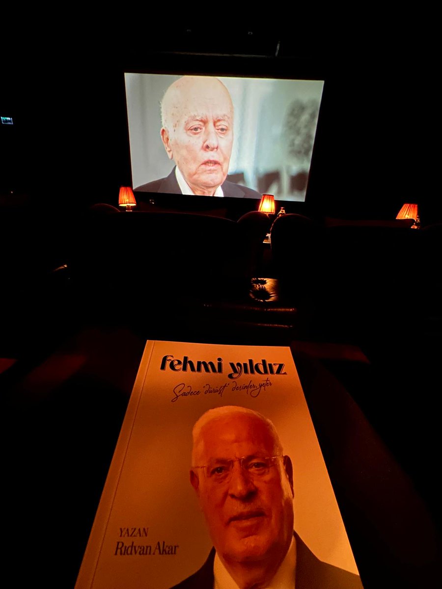Kazanç geçer, karakter kalır.
📘 Sadece Dürüst Desinler Yeter yalnızca bir kitap adı değil.
Aynı zamanda, hepimizin arayıp da adını koyamadığı bir özlemin cümlesi…

Fehmi Yıldız’ın hayatına tanıklık eden bu kitap vesilesiyle,
bir insanın kendini anlatmak için servete değil,