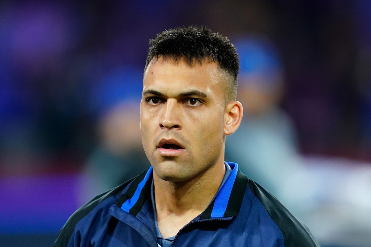 ActuFoot_'s tweet image. 🚨 𝗟’𝗜𝗡𝗧𝗘𝗥 𝗠𝗜𝗟𝗔𝗡 𝗩𝗔 𝗙𝗔𝗜𝗥𝗘 𝗧𝗢𝗨𝗥𝗡𝗘𝗥 𝗖𝗘 𝗦𝗢𝗜𝗥 𝗙𝗔𝗖𝗘 𝗔̀ 𝗖𝗢𝗠𝗢 𝗔𝗟𝗢𝗥𝗦 𝗤𝗨𝗘 𝗟𝗘 𝗧𝗜𝗧𝗥𝗘 𝗦𝗘 𝗝𝗢𝗨𝗘 𝗘𝗡 𝗜𝗧𝗔𝗟𝗜𝗘 🇮🇹… 
 
Sont prévus sur le banc :

▫️Lautaro Martinez 🇦🇷
▫️Marcus Thuram 🇫🇷
▫️Nicolo Barella 🇮🇹
▫️Denzel Dumfries 🇳🇱…