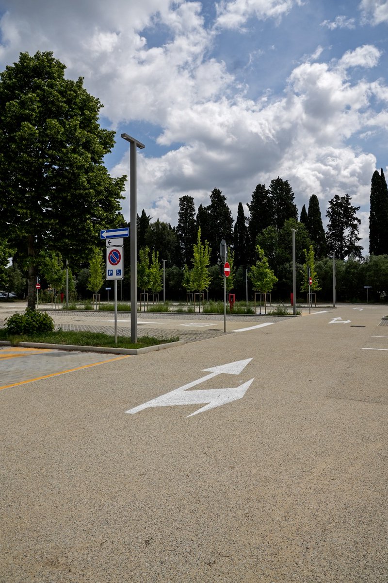 📌Inaugurato il parcheggio scambiatore P2 della tramvia Libertà–Bagno a Ripoli: 272 posti, 22 per auto elettriche, 16 per disabili. Accesso gratuito per residenti.

Info: comune.firenze.it/linea-3-tramvia

#TramviaFirenze #MobilitàSostenibile #P2Firenze #BagnoARipoli